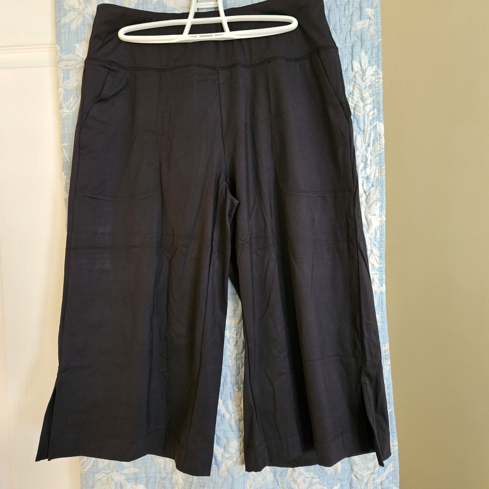 Black Wide-Leg Cropped Pants with Side Slits